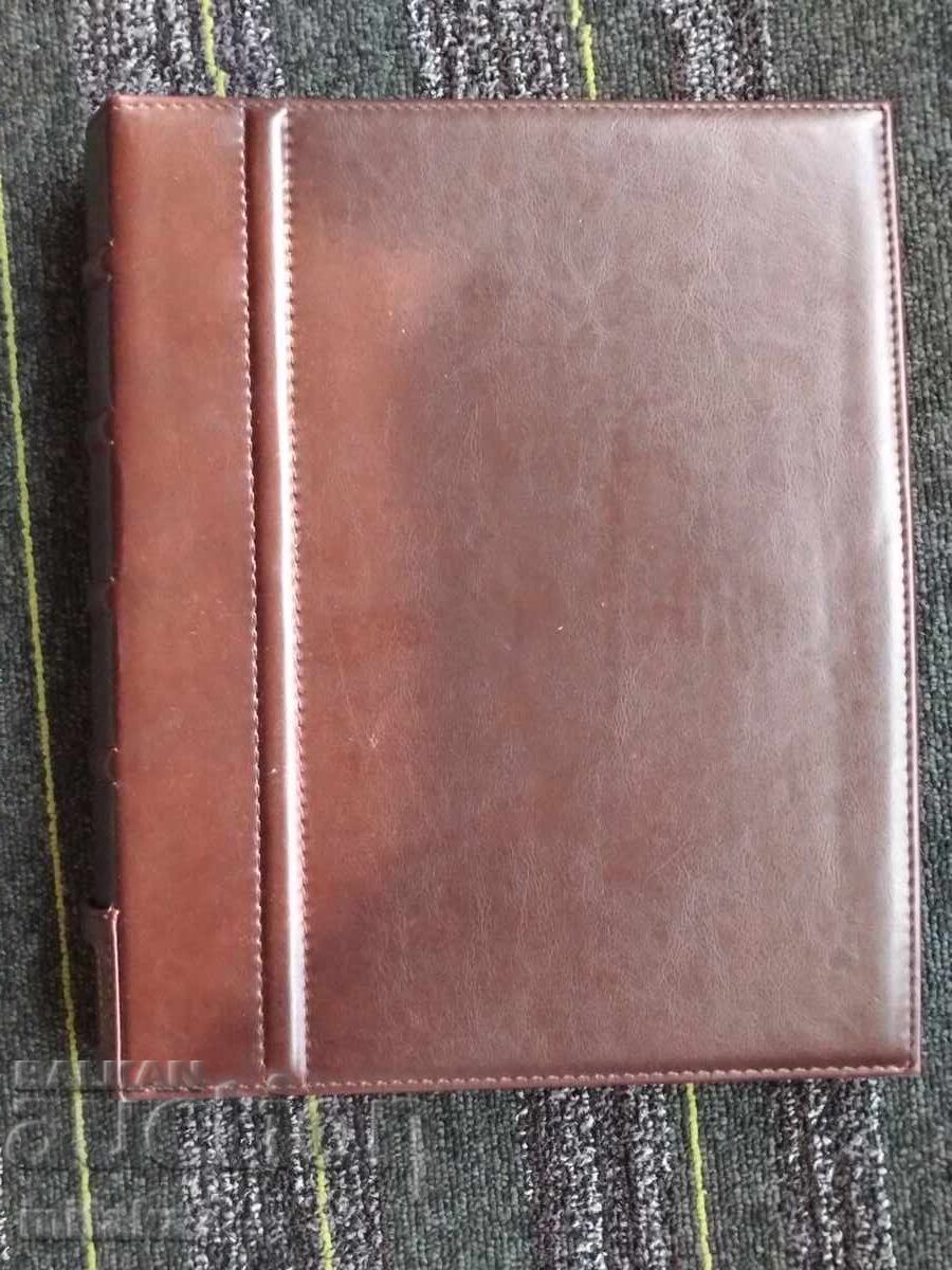 Album plic cu monede cu preț 90.00 BGN | € 46.02