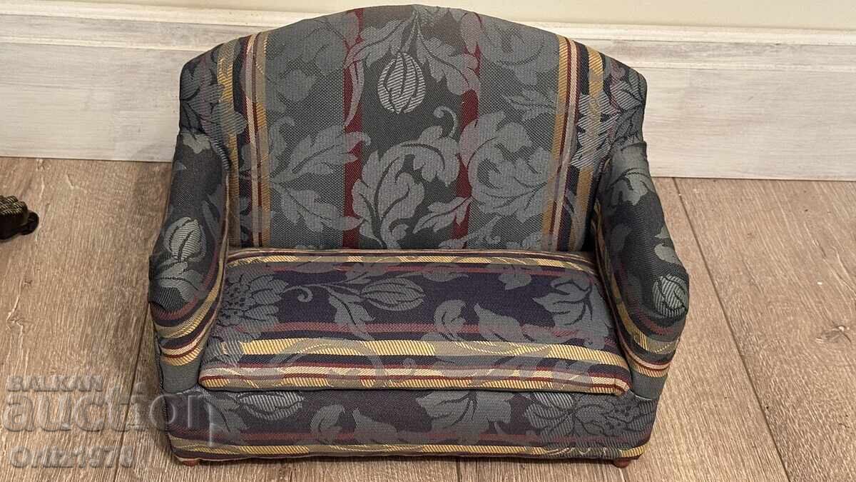 Delivery of Solid handmade doll sofa, 1.9kg Delivery of Solid handmade doll sofa, 1.9kg