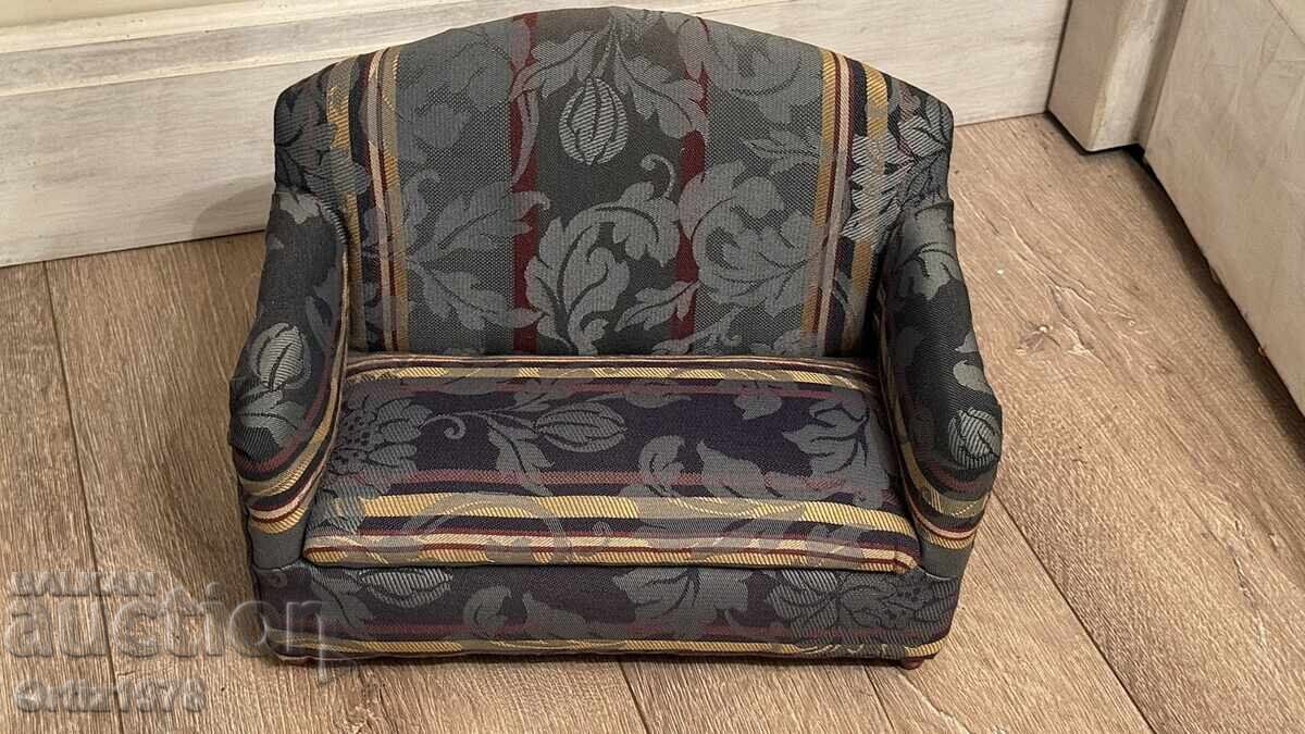 Solid handmade doll sofa, 1.9kg Solid handmade doll sofa, 1.9kg