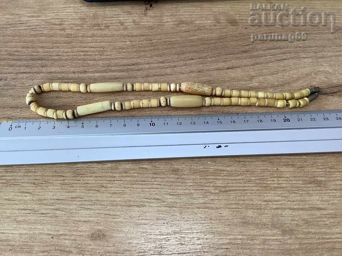 Delivery of Necklace jewelry Ethnography Delivery of Necklace jewelry Ethnography