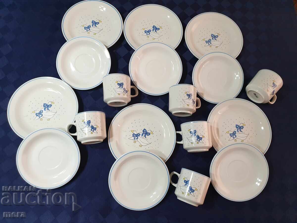 Delivery of Porcelain coffee, tea, milk service with goose decor Delivery of Porcelain coffee, tea, milk service with goose decor