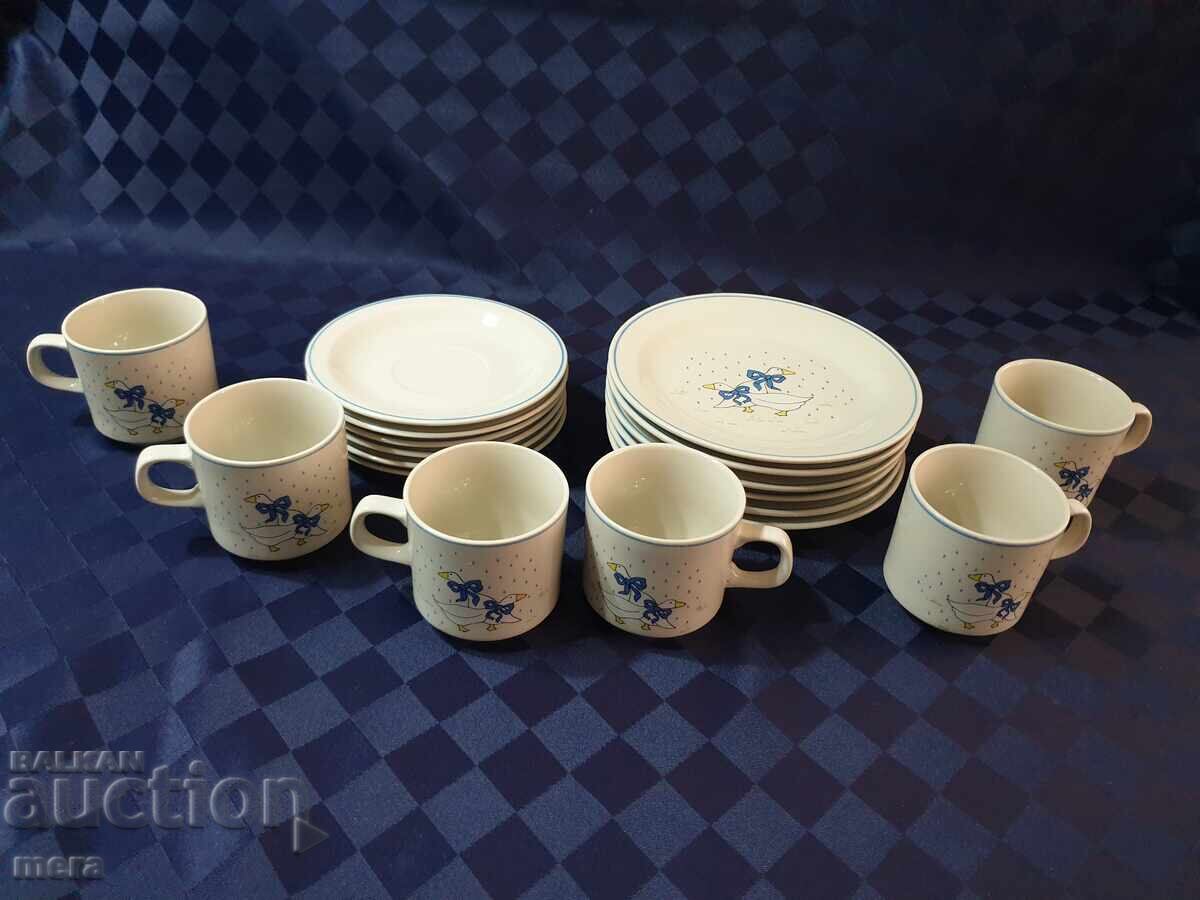 Porcelain coffee, tea, milk service with goose decor - 6 Porcelain coffee, tea, milk service with goose decor - 6