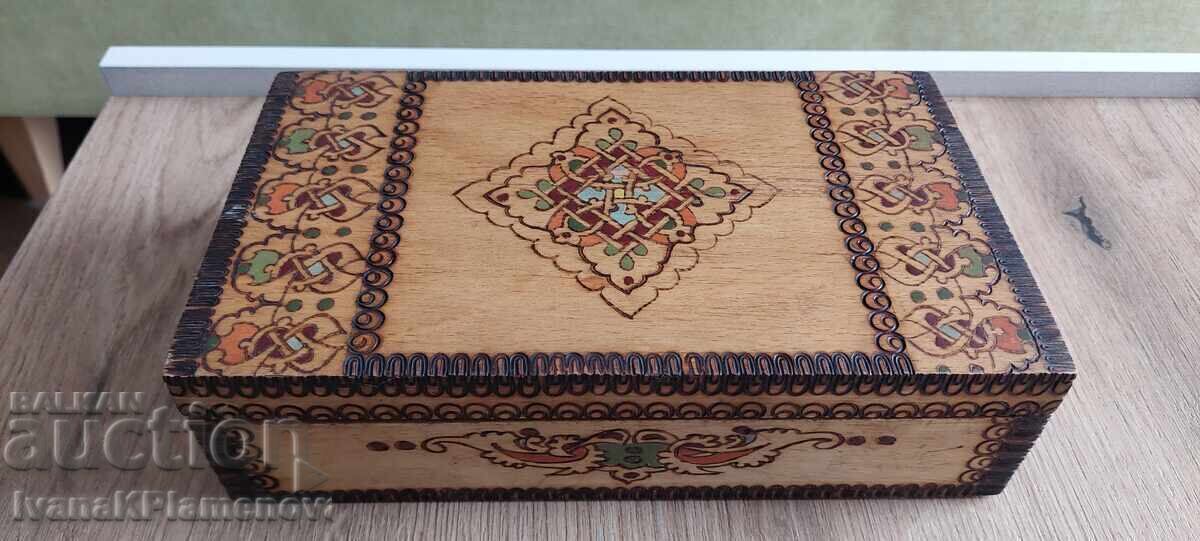 Pyrographed wooden box, excellent for connoisseurs Pyrographed wooden box, excellent for connoisseurs