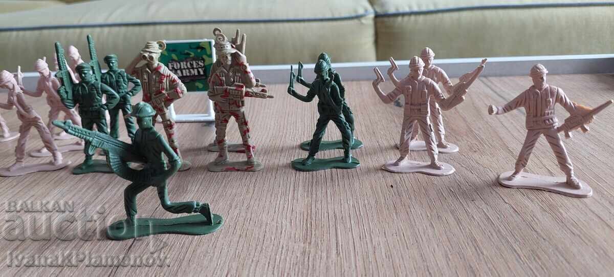 Auction Figures for collectors 22 pieces Auction Figures for collectors 22 pieces