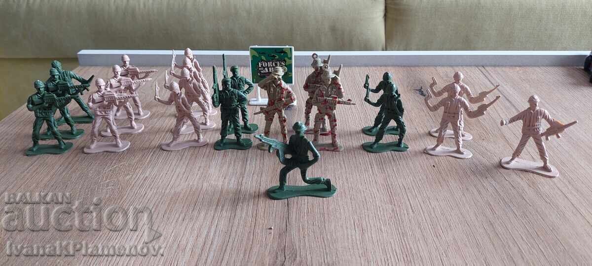 Figures for collectors 22 pieces