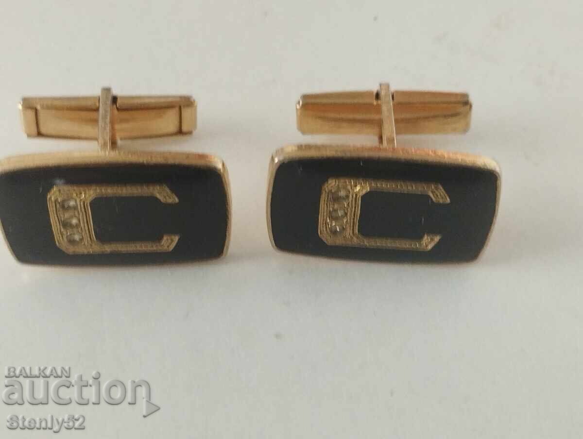 Παλιά μανικετόκουμπα, κουμπότρυπες γράμματος C με ζιργκόν Παλιά μανικετόκουμπα, κουμπότρυπες γράμματος C με ζιργκόν