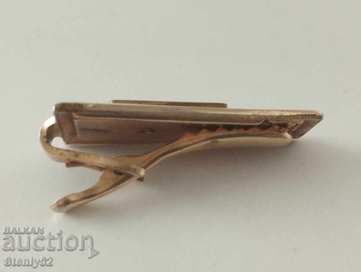 Ace de cravată vechi litera S cu sidef. cu preț 15.00 BGN | € 7.67 Ace de cravată vechi litera S cu sidef. cu preț 15.00 BGN | € 7.67