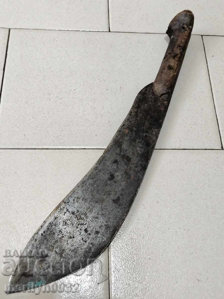 Macedonian shepherd's knife without scabbard, made of satyr horn with price 373.00 BGN | € 190.71