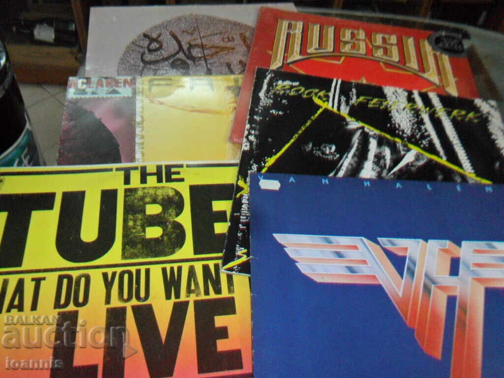 Delivery of Many Western gramophone records