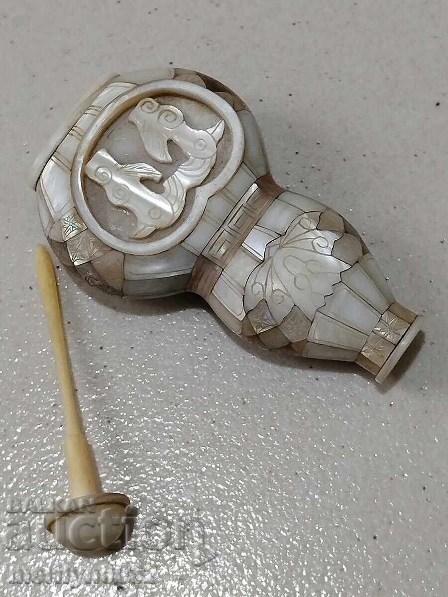 Mother-of-pearl perfume bottle of a hajiyka grandmother Jerusalem - 5 Mother-of-pearl perfume bottle of a hajiyka grandmother Jerusalem - 5