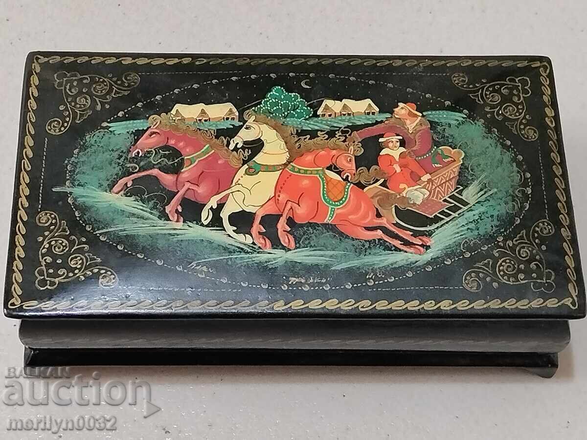 Wooden hand-painted jewelry box lacquer miniature with price 129.50 BGN | € 66.21