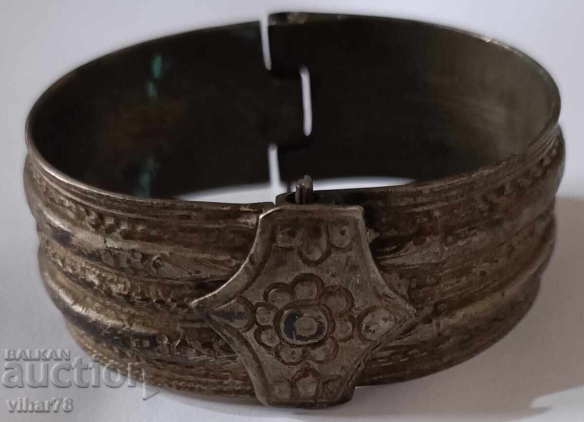 Стара възрожденска гривна