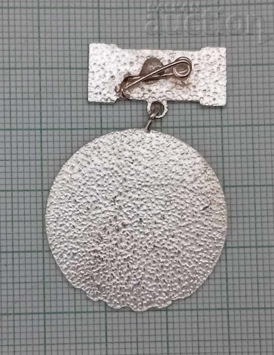 ОТЕЧЕСТВЕН ФРОНТ СРЕБЪРНА ЗНАЧКА ЕМАЙЛ / с цена € 2.56 | 5.01 лв. ОТЕЧЕСТВЕН ФРОНТ СРЕБЪРНА ЗНАЧКА ЕМАЙЛ / с цена € 2.56 | 5.01 лв.