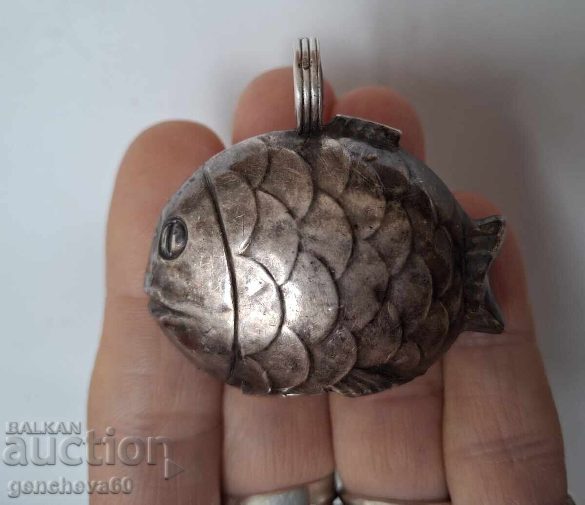 Παράδοση Μοναδική παλιά ασημένια φιγούρα "Fish" - καμπάνα/σημάδια