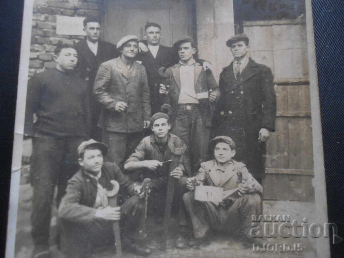 Old photo, Memories from the Canvas Factory by Ivan Velichkov with price 3.00 BGN | € 1.53 Old photo, Memories from the Canvas Factory by Ivan Velichkov with price 3.00 BGN | € 1.53