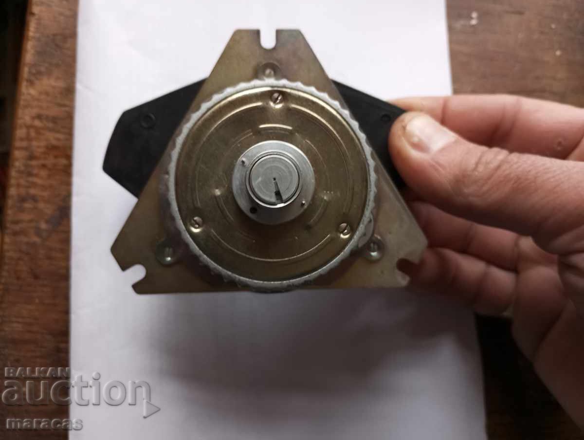 Δημοπρασία Επιτραπέζιο ρολόι. Δημοπρασία Επιτραπέζιο ρολόι.