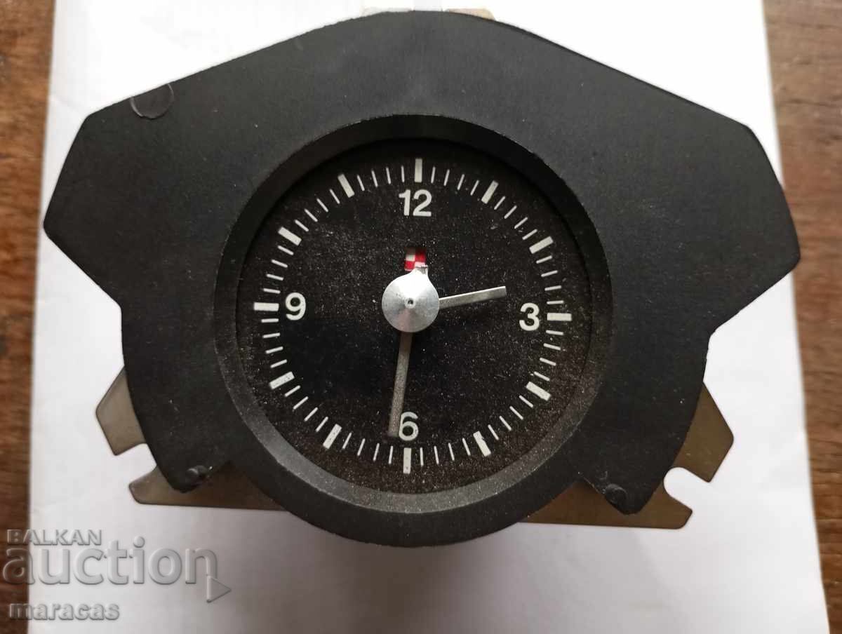 Настолен часовник . Настолен часовник .