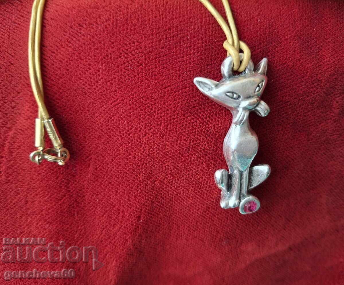 Auction Vintage silver charm with ruby, "Cat" Auction Vintage silver charm with ruby, "Cat"