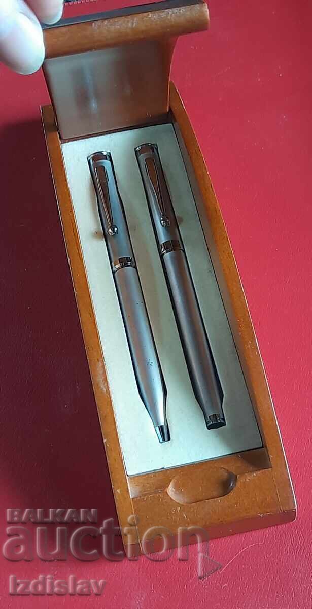 Delivery of Luxury wooden box with pen and ballpoint pen F.Bartholdi-Italy