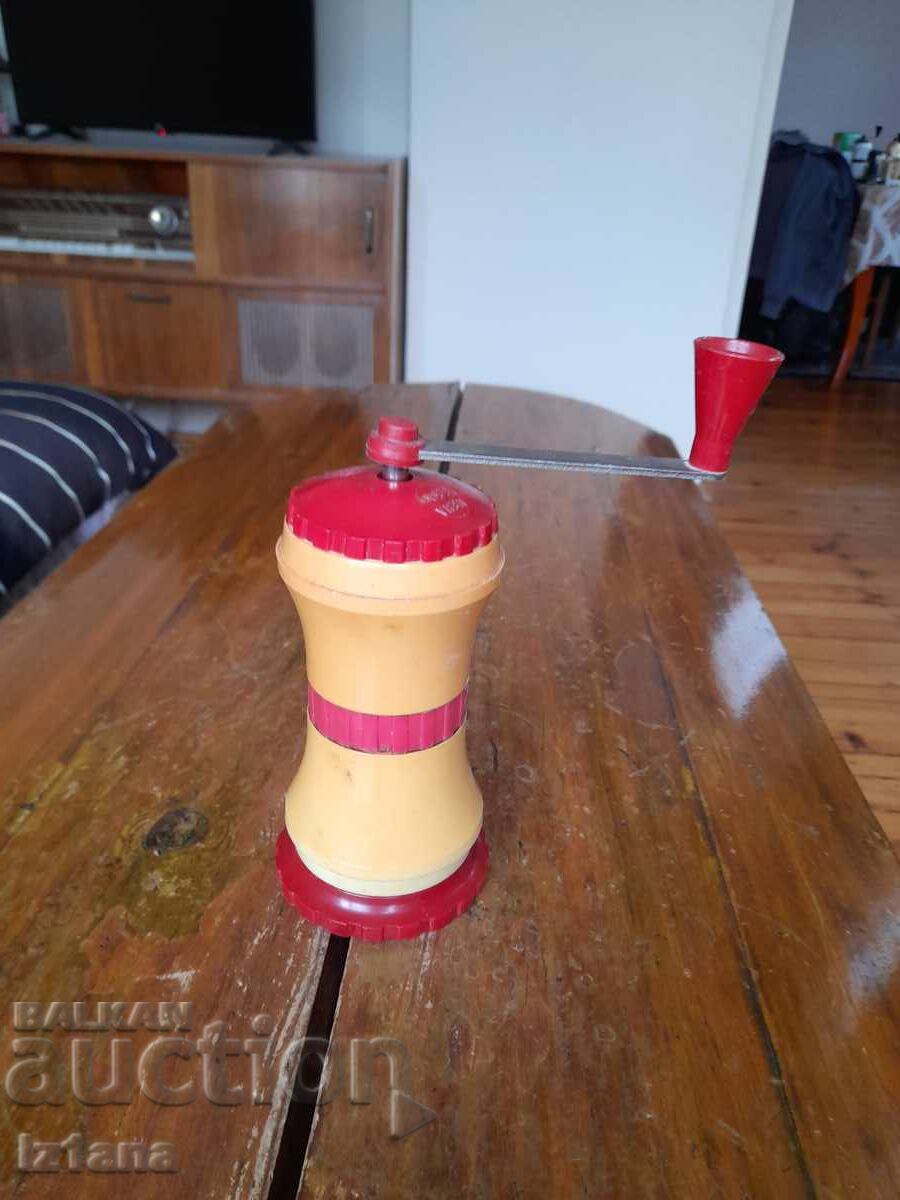 Old coffee grinder, grinder, coffee grinder with price 27.00 BGN | € 13.80