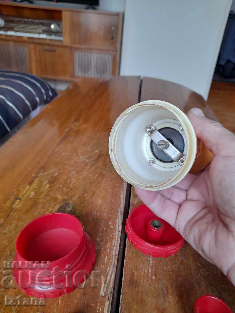 Delivery of Old coffee grinder, grinder, coffee grinder