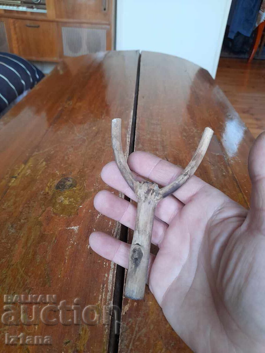 Delivery of An old children's sling Delivery of An old children's sling