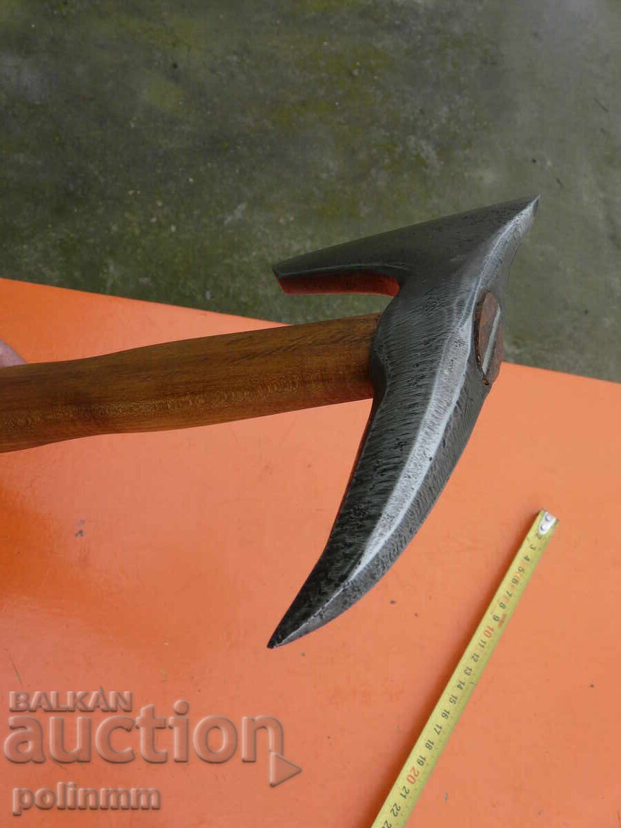 Δημοπρασία Παλιά σφυρήλατη αξίνα - 550 Δημοπρασία Παλιά σφυρήλατη αξίνα - 550