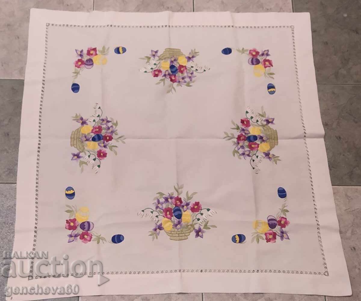 Όμορφη νέα κεντημένη κουβέρτα