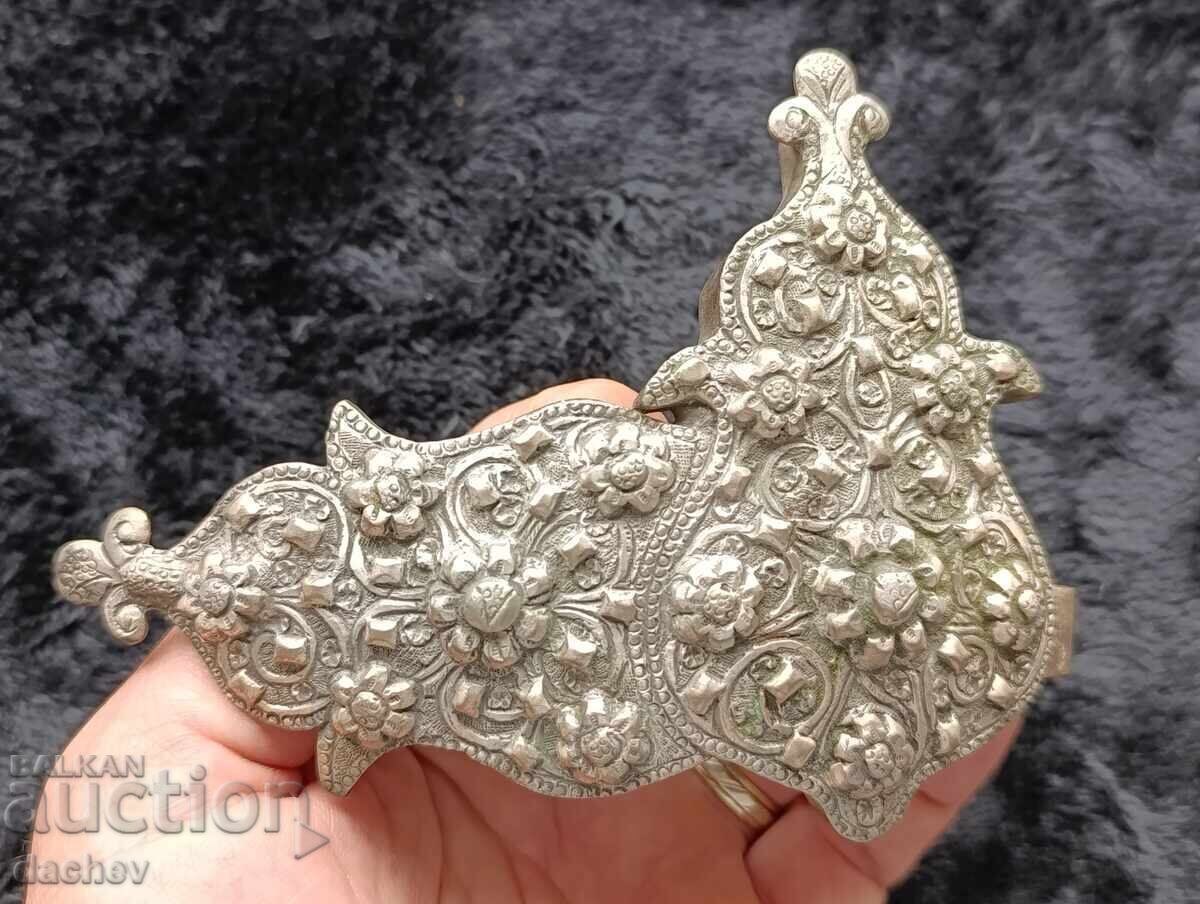 Възрожденска Сребърна Кюстендилска Пафта Половинка носия 19В с цена € 225.00 | 440.06 лв.