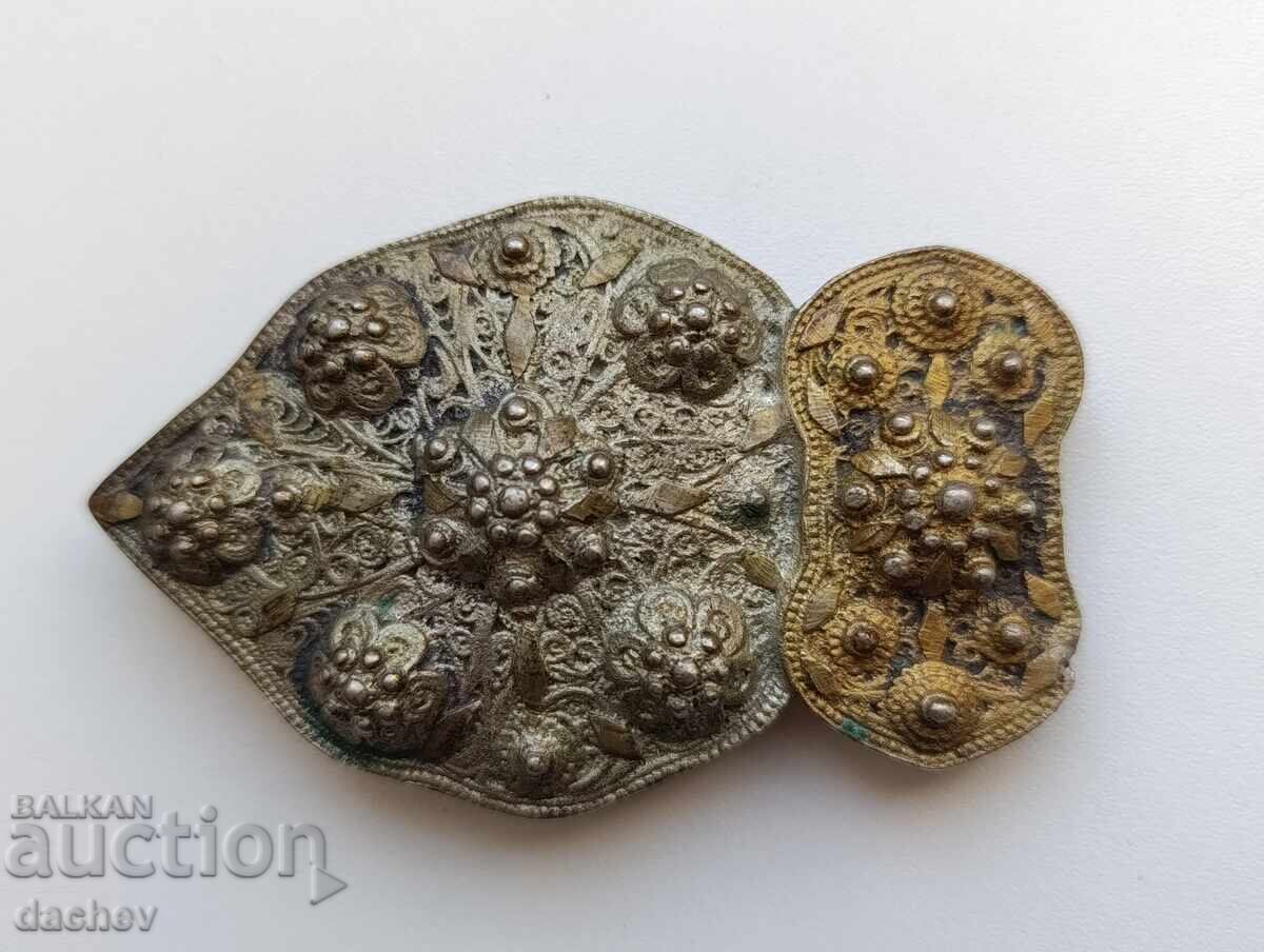 Costum renascentist cu centură cu jumătate de cataramă din argint secolul al XIX-lea cu preț 195.00 BGN | € 99.70 Costum renascentist cu centură cu jumătate de cataramă din argint secolul al XIX-lea cu preț 195.00 BGN | € 99.70