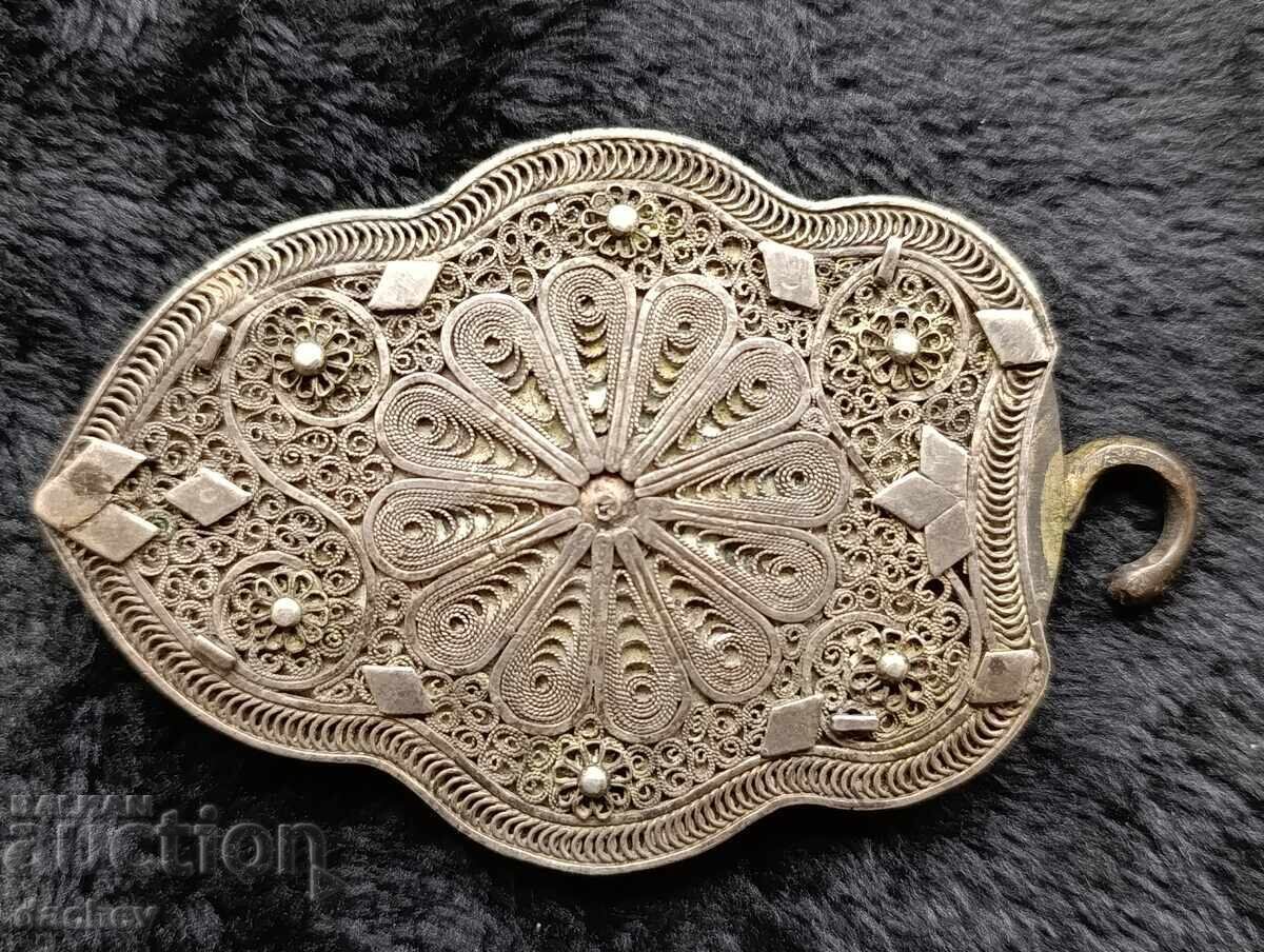 Costum renascentist cu centură cu jumătate de cataramă din argint secolul al XIX-lea