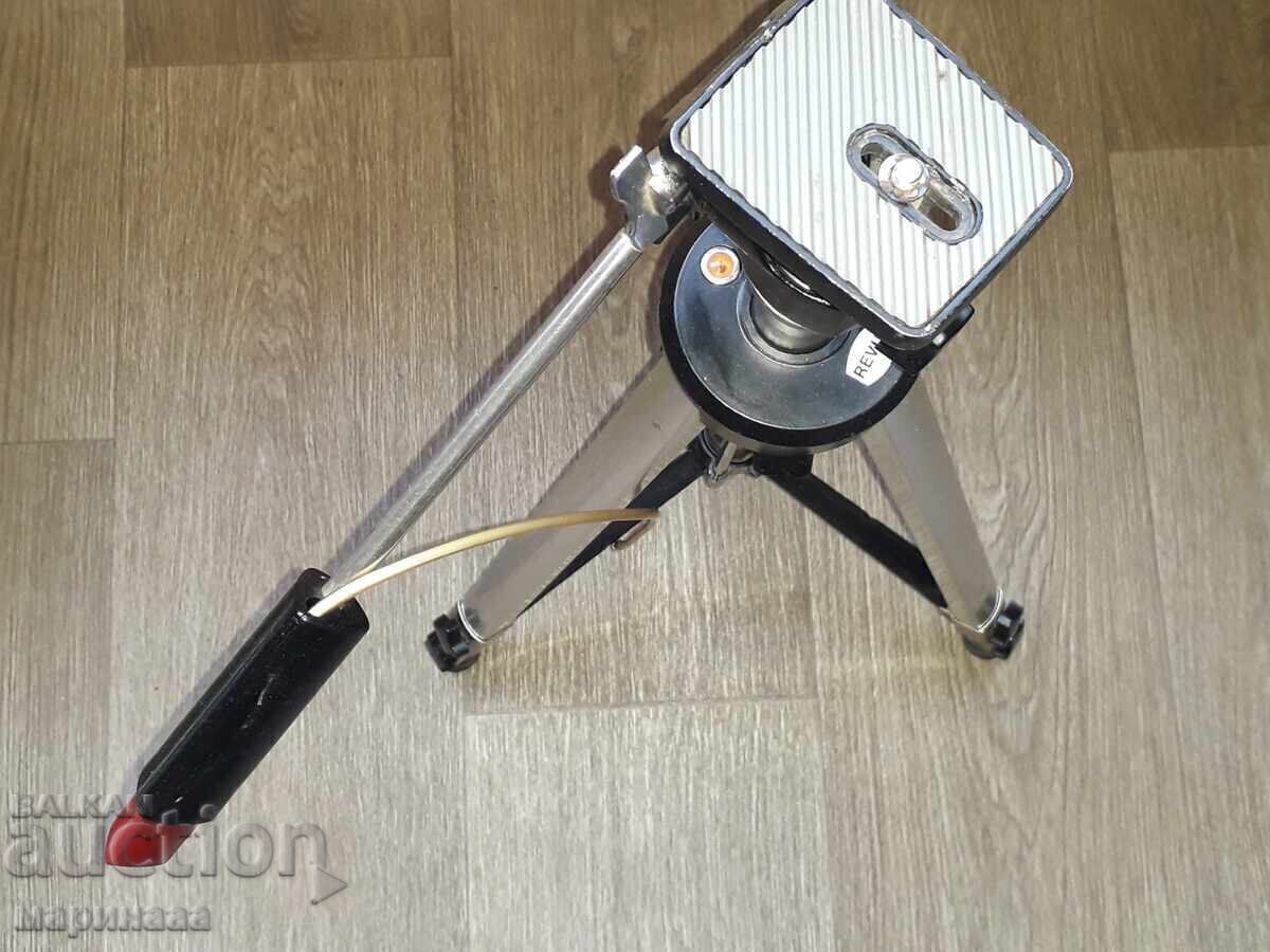 Auction  OLD "REVUE" TRIPOD. PHOTO