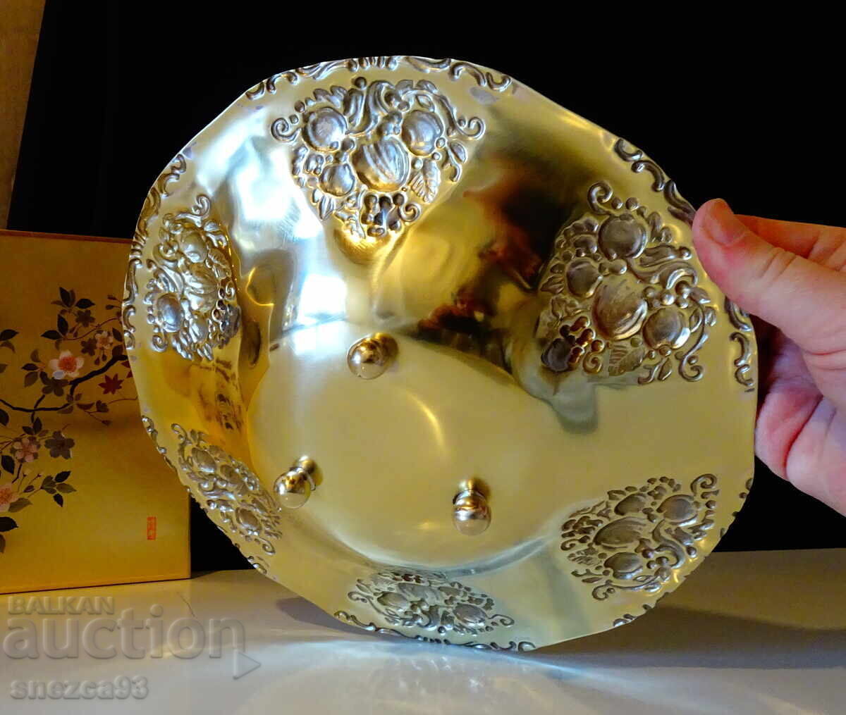 Bronze fruit bowl, embossed fruits, Baroque with price 35.00 BGN | € 17.90 Bronze fruit bowl, embossed fruits, Baroque with price 35.00 BGN | € 17.90