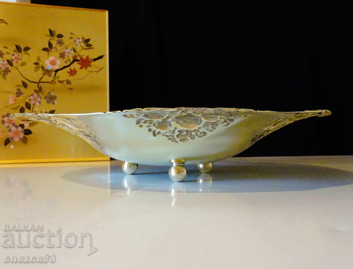 Auction Bronze fruit bowl, embossed fruits, Baroque Auction Bronze fruit bowl, embossed fruits, Baroque