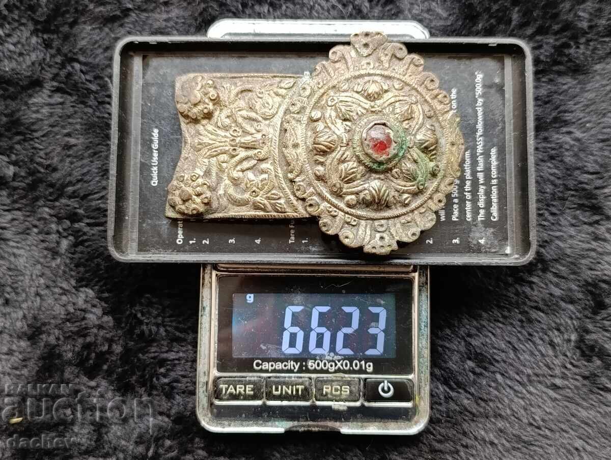 Licitație Costum renascentist cu centură cu jumătate de cataramă din argint secolul al XIX-lea Licitație Costum renascentist cu centură cu jumătate de cataramă din argint secolul al XIX-lea