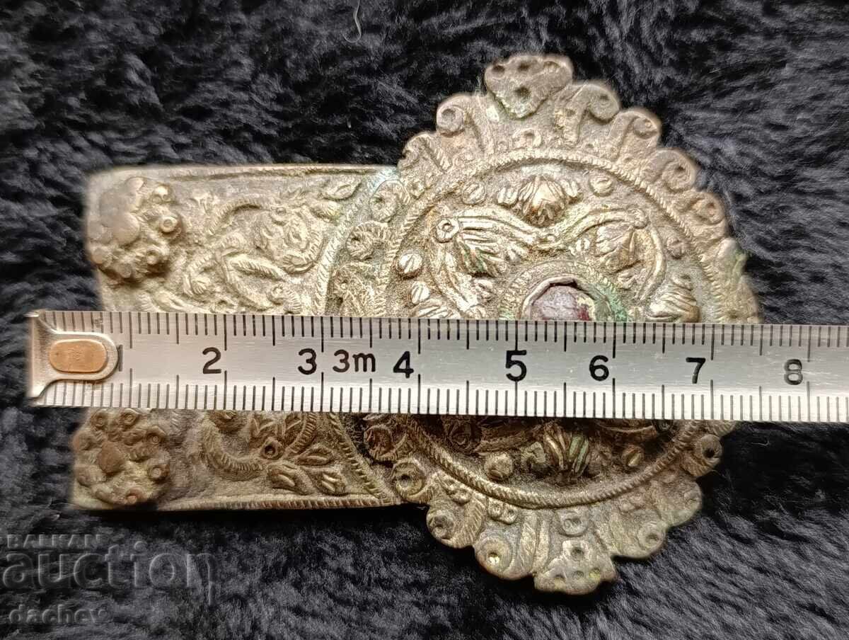 Livrarea Costum renascentist cu centură cu jumătate de cataramă din argint secolul al XIX-lea Livrarea Costum renascentist cu centură cu jumătate de cataramă din argint secolul al XIX-lea