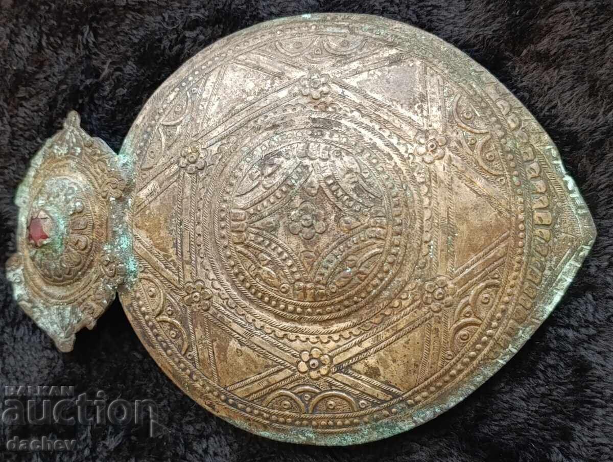 Costum renascentist cu centură cu jumătate de cataramă din argint secolul al XIX-lea cu preț € 230.00 | 449.84 BGN Costum renascentist cu centură cu jumătate de cataramă din argint secolul al XIX-lea cu preț € 230.00 | 449.84 BGN