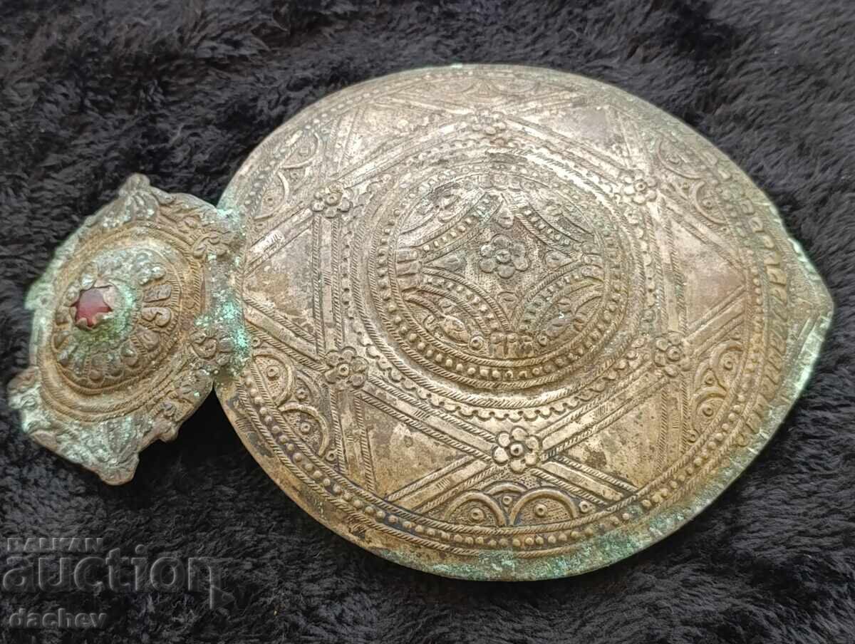 Livrarea Costum renascentist cu centură cu jumătate de cataramă din argint secolul al XIX-lea Livrarea Costum renascentist cu centură cu jumătate de cataramă din argint secolul al XIX-lea