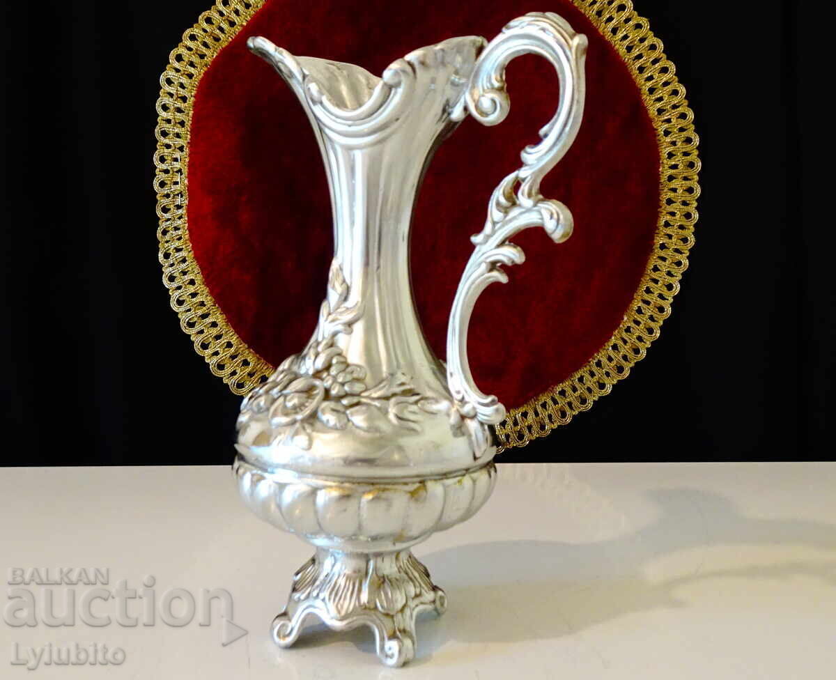 Italian embossed pewter jug, Baroque - 5 Italian embossed pewter jug, Baroque - 5