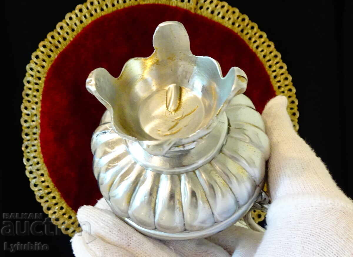 Italian embossed pewter jug, Baroque - 6 Italian embossed pewter jug, Baroque - 6