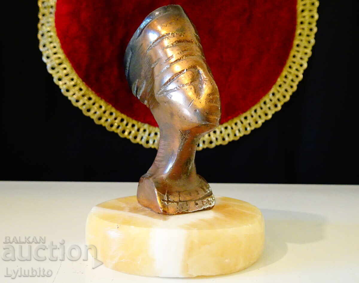 Nefertiti Medna Statuette, Onyx, Paperweight with price 19.00 BGN | € 9.71 Nefertiti Medna Statuette, Onyx, Paperweight with price 19.00 BGN | € 9.71