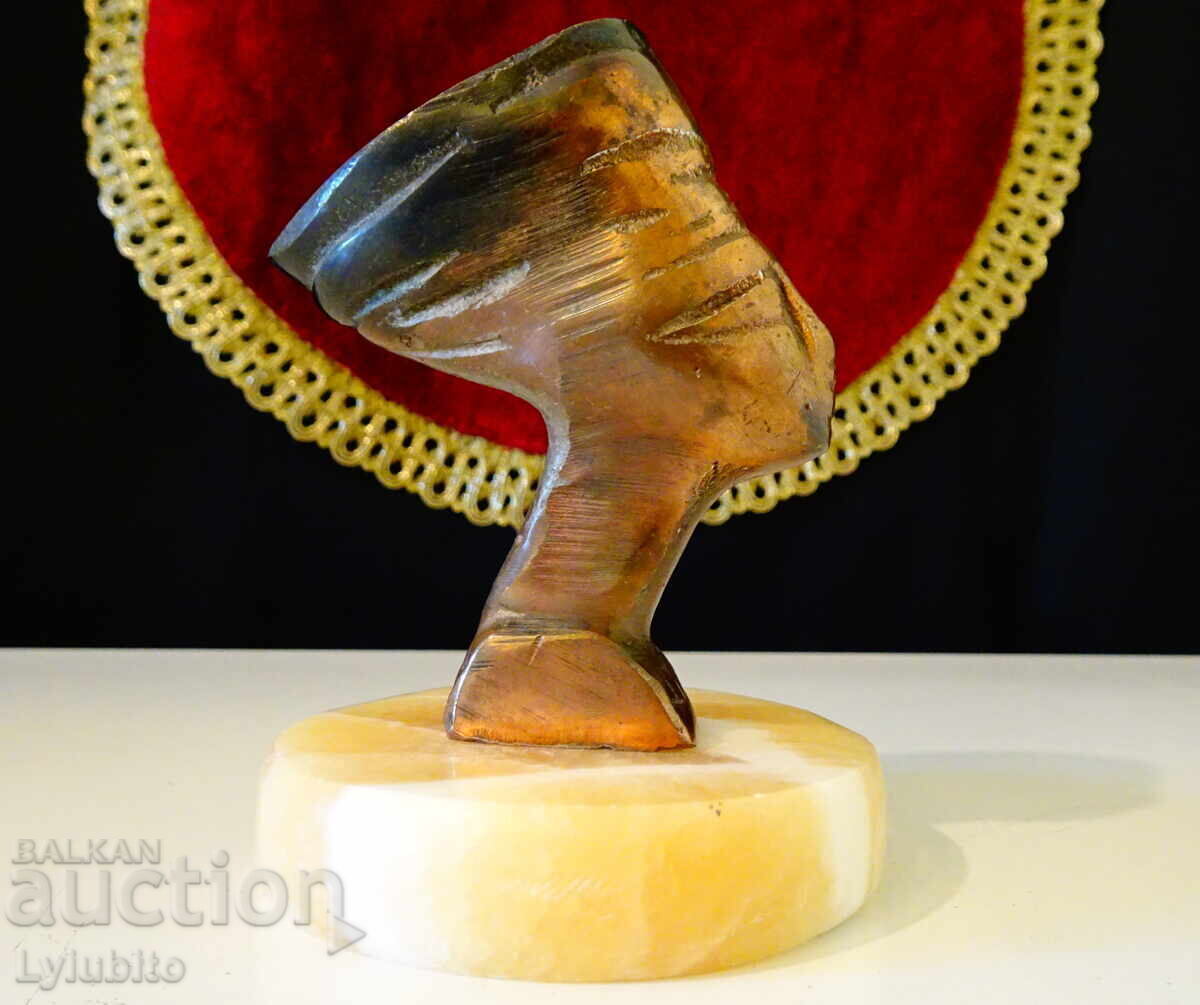 Auction Nefertiti Medna Statuette, Onyx, Paperweight Auction Nefertiti Medna Statuette, Onyx, Paperweight