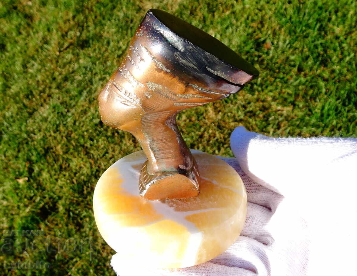 Delivery of Nefertiti Medna Statuette, Onyx, Paperweight Delivery of Nefertiti Medna Statuette, Onyx, Paperweight
