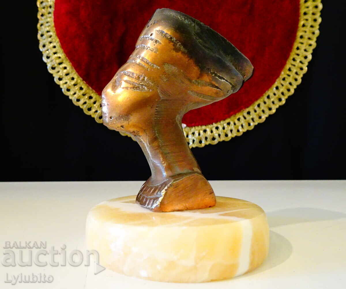 Nefertiti Medna Statuette, Onyx, Paperweight Nefertiti Medna Statuette, Onyx, Paperweight