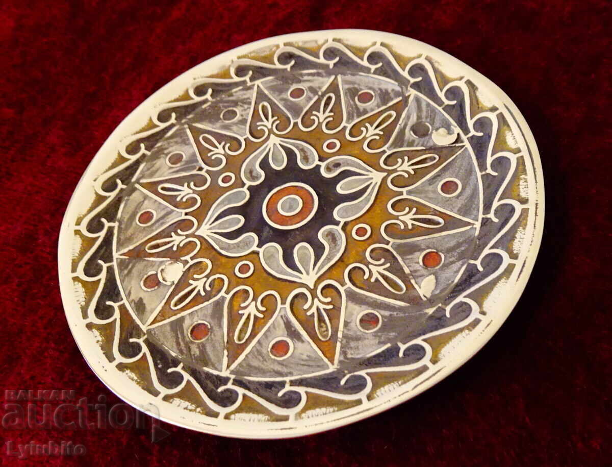 Cloisonne bronze plate. Cloisonne bronze plate.