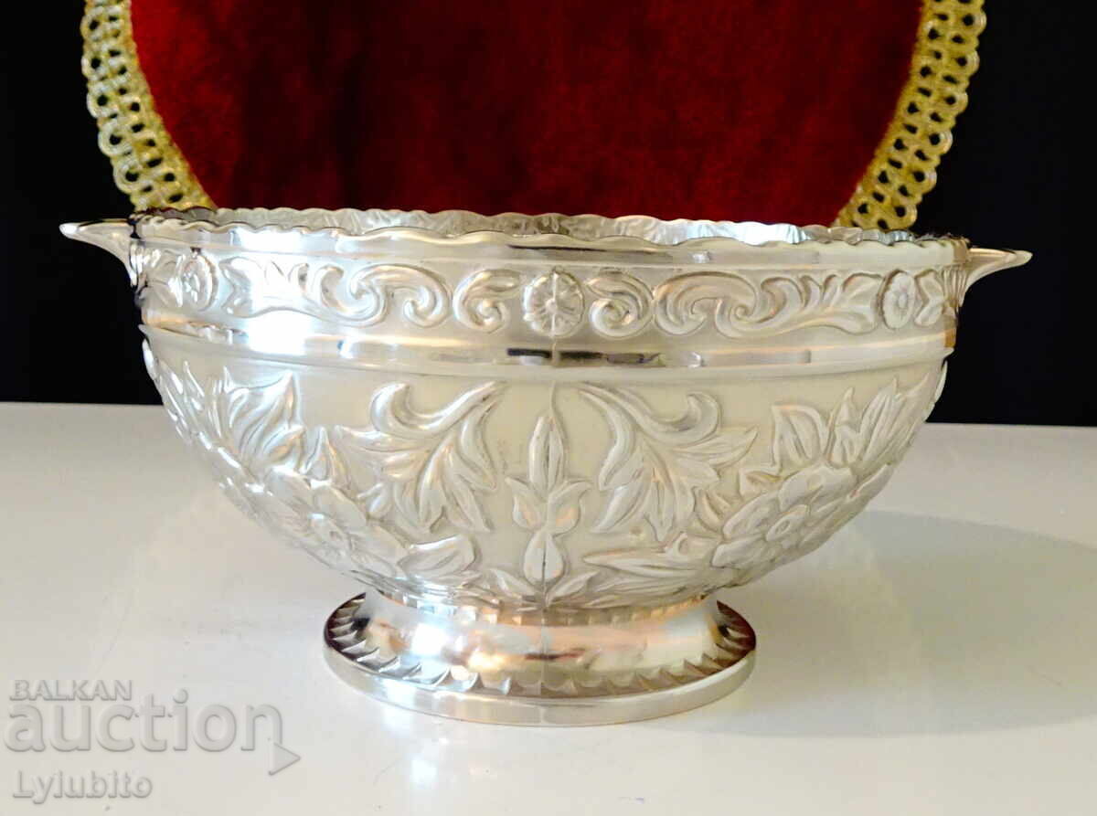 Japanese silver-plated fruit bowl, relief. Japanese silver-plated fruit bowl, relief.