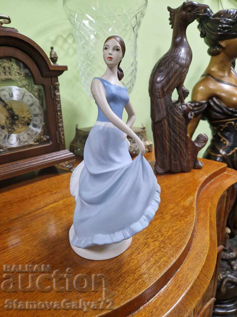 Auction Beautiful antique porcelain figure Royal Dux Auction Beautiful antique porcelain figure Royal Dux
