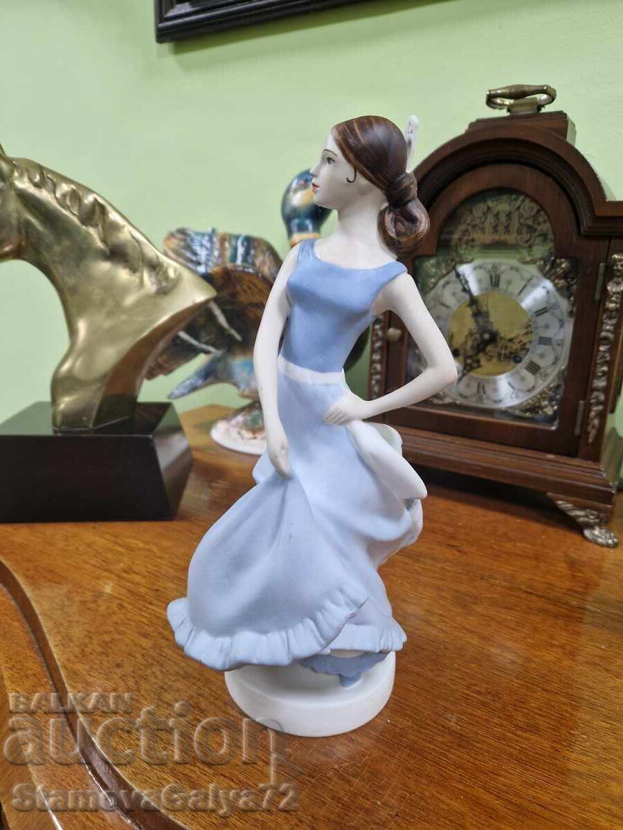 Delivery of Beautiful antique porcelain figure Royal Dux Delivery of Beautiful antique porcelain figure Royal Dux
