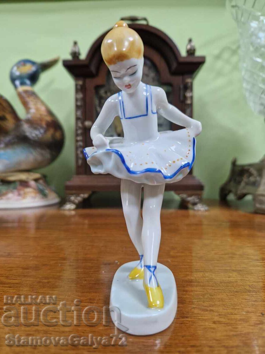 Superb rare Hungarian Hollohaza figure with price 118.00 BGN | € 60.33 Superb rare Hungarian Hollohaza figure with price 118.00 BGN | € 60.33