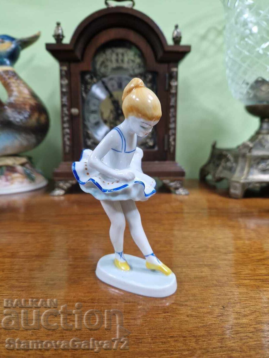 Auction Superb rare Hungarian Hollohaza figure Auction Superb rare Hungarian Hollohaza figure